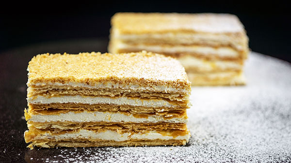Kūka "Napoleons", receptes ar fotogrāfiju mājās: klasisks (padomju), ar garšvielām, ar sajaucināto pienu, no kartupeļiem
