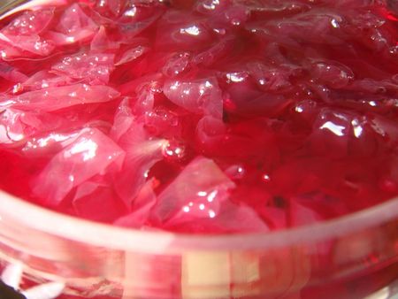Jam no rožu ziedlapiņām Jam no rožu ziedlapiņām