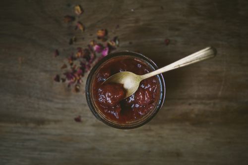 Aromātiskais ievārījums no āboliem ar kanēnu