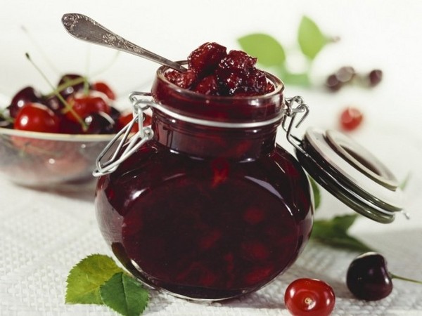 Ķiršu ziemai - receptes - ievārījums ar sēklām un kauliņiem, piecu minūšu laikā, ievārījums, želatīns bez želatīna, ķiršu kompots Ķiršu ziemai - receptes - ievārījums ar sēklām un kauliņiem, piecu minūšu laikā, ievārījums, želatīns bez želatīna, ķiršu kompots