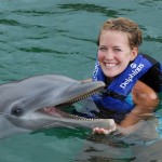 Dolphin terapija: peldēšana ar delfīniem