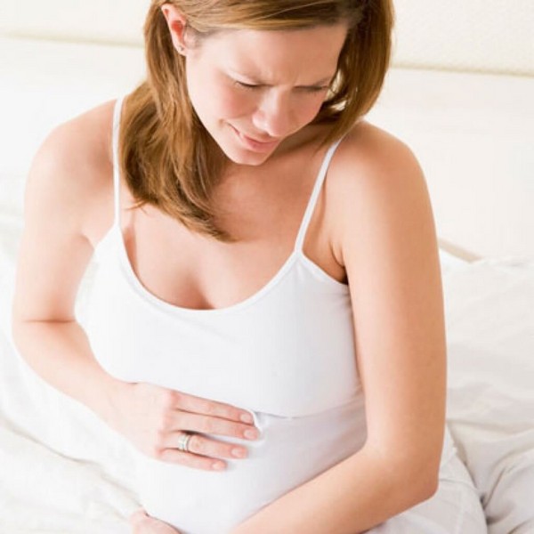 Velk vēdera lejasdaļā: Kāpēc pull vēderu menstruālā cikla laikā un grūtniecības laikā